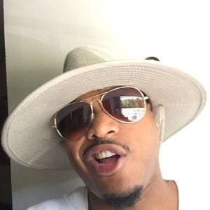 Meet your Posher, Larnell